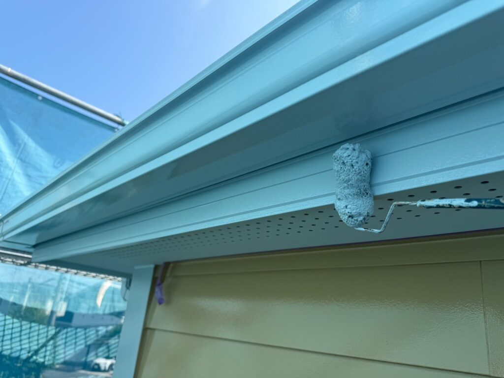 雨樋・鼻隠し：上塗り